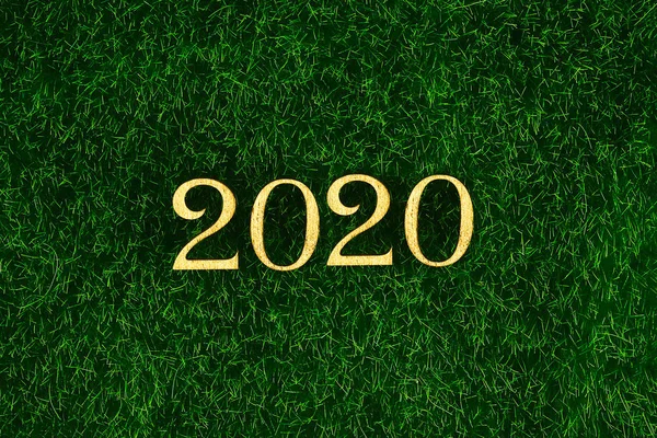 З Новим 2020 роком. Творчий текст Щасливий Новий 2020 рік написаний золотими дерев'яними літерами . — стокове фото