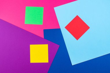 Geometrik renkli kağıt. Parlak renkli kağıt dokusu arka planı. Eğilim renkleri, geometrik kağıt arkaplanı. Yumuşak kağıt arkaplan rengi.