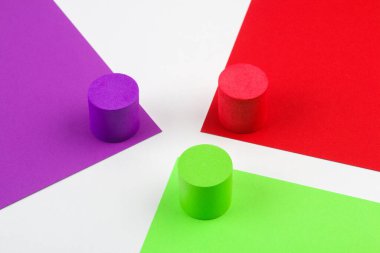 Geometrik renkli kağıt. Parlak renkli kağıt dokusu arka planı. Eğilim renkleri, geometrik kağıt arkaplanı. Yumuşak kağıt arkaplan rengi.