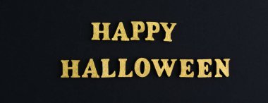 Mutlu Cadılar Bayramı mesaj tatili konsepti. Siyah arka planda siyah örümcekler. Üst manzara, düz uzanma