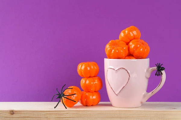 Halloween Urlaubskonzept Mit Kürbisdekor Auf Holztisch Verkaufszeit — Stockfoto