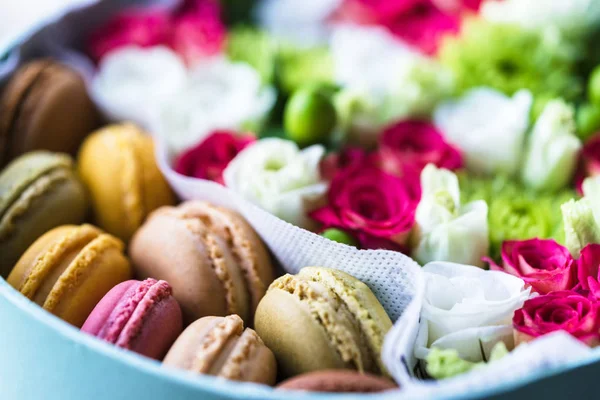Flower box, Sweet Surprise Macarons and flowers closeup