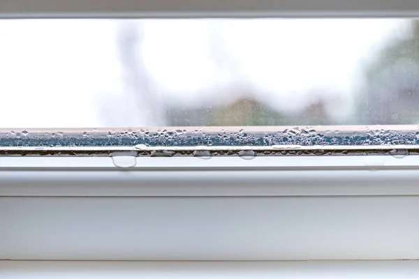 Cam closeup pvc windows çift cam üzerinde yoğunlaşma