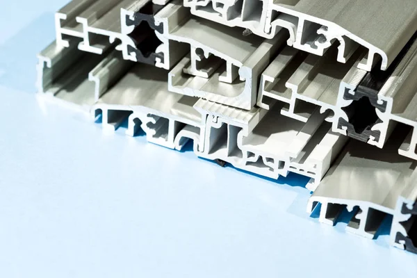 Anodize alüminyum profil bölümü pvc alüminyum kompozit closeup çapraz