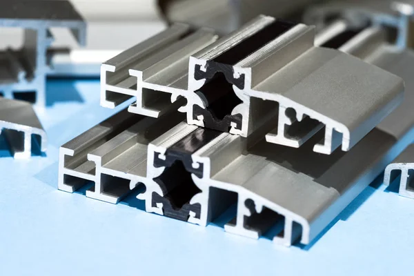 Anodize alüminyum profil bölümü pvc alüminyum kompozit closeup çapraz