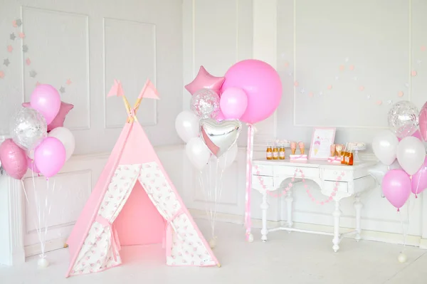 Decoraciones Para Fiesta Vacaciones Muchos Globos Colores Rosa Blanco Pasteles — Foto de Stock