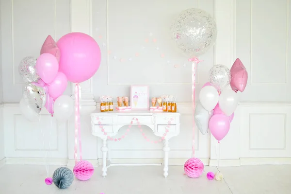 Decoraciones Para Fiesta Vacaciones Muchos Globos Colores Rosa Blanco Pasteles — Foto de Stock