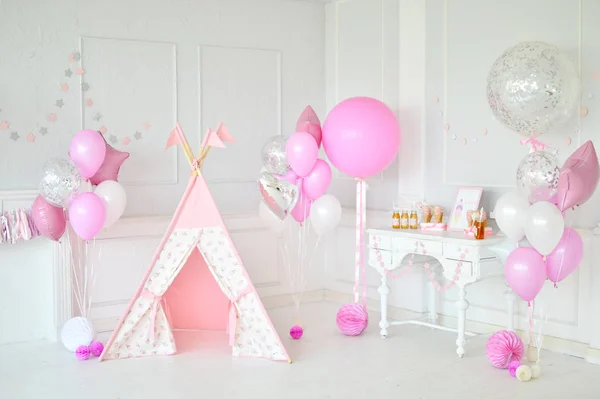 Decorações Para Festa Férias Monte Balões Cores Rosa Branco Bolos — Fotografia de Stock