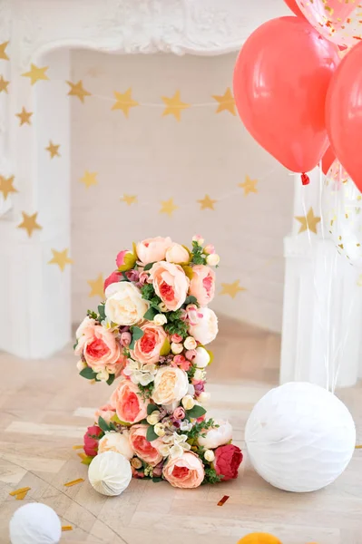 Dekorationen Für Geburtstagsfeier Eine Menge Kuchen Viele Luftballons Rot Und — Stockfoto