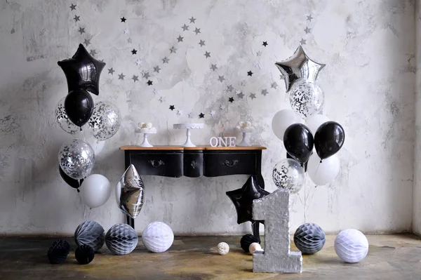 Ett Födelsedag Dekorationer Ides Svarta Och Vita Dekorationer Massa Ballonger — Stockfoto