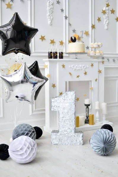 Belas Decorações Para Festa Aniversário Muitas Estrelas Balões Monte Bolos — Fotografia de Stock