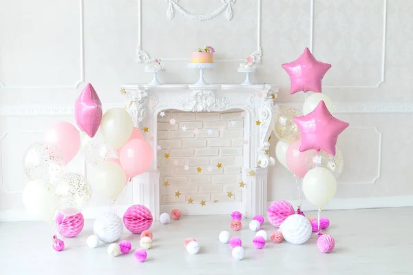 Pastel Cumpleaños Decoraciones Para Fiesta Vacaciones Una Gran Cantidad Globos — Foto de Stock