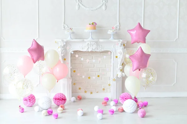 Bolo Aniversário Decorações Para Festa Férias Monte Balões Cores Rosa — Fotografia de Stock