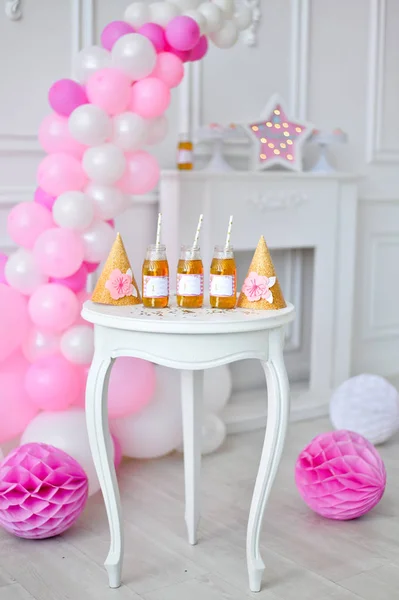 Dekoracje Przyjęcie Urodzinowe Mnóstwo Balonów Dekoracje Świąteczne Ciasta Napoje Holiday — Zdjęcie stockowe