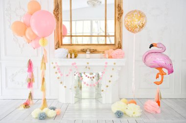 Süslemeleri tatil partisi için. Doğum günü partisi süslemeleri. Bir sürü balonlar. En iyi dekorasyon fikirleri. 