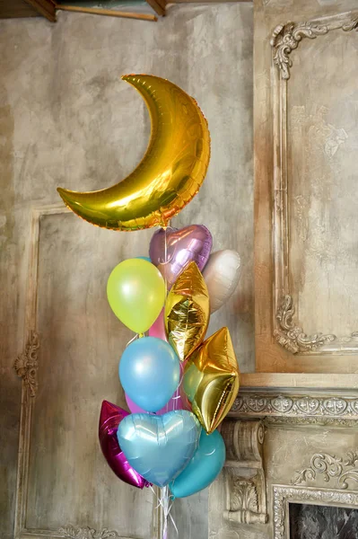 Süslemeleri tatil partisi için. Doğum günü partisi süslemeleri. Bir sürü balonlar. En iyi dekorasyon fikirleri. 