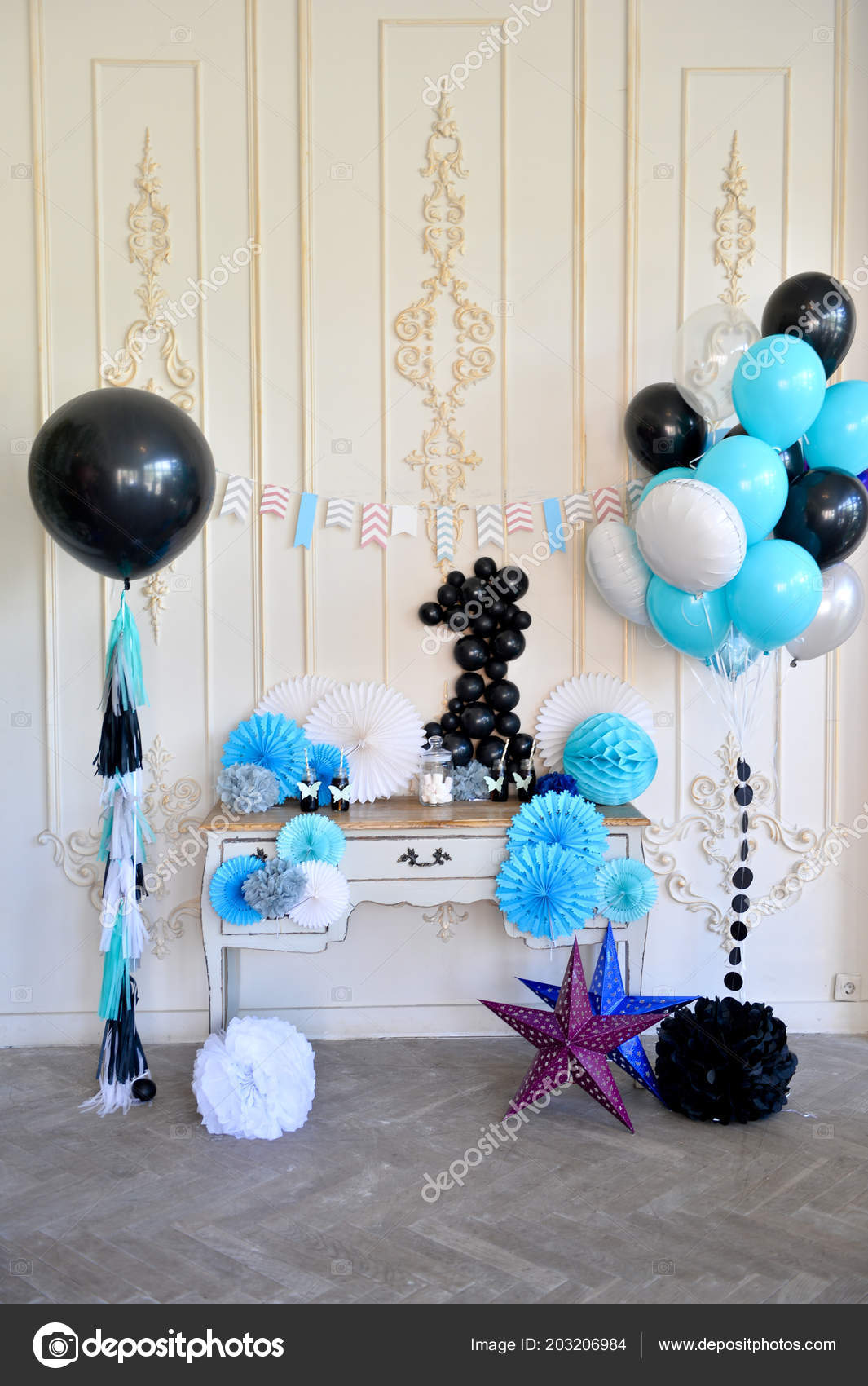 Decorations Holiday Party Lot Balloons Birthday Decorations Ideas Stock  Photo by ©annikel 203206984