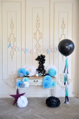 Süslemeleri tatil partisi için. Bir sürü balonlar. Doğum günü dekorasyon fikirleri. 
