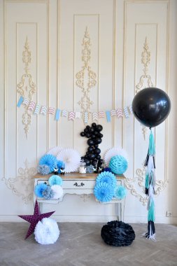 Süslemeleri tatil partisi için. Bir sürü balonlar. Doğum günü dekorasyon fikirleri. 