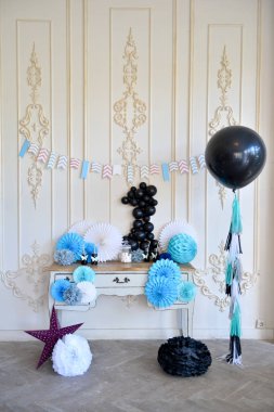 Süslemeleri tatil partisi için. Bir sürü balonlar. Doğum günü dekorasyon fikirleri. 