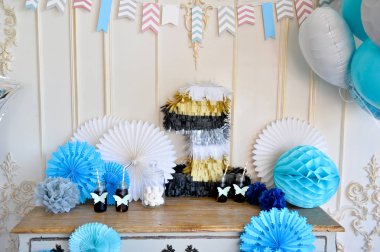 Süslemeleri tatil partisi için. Bir sürü balonlar. Doğum günü dekorasyon fikirleri. 