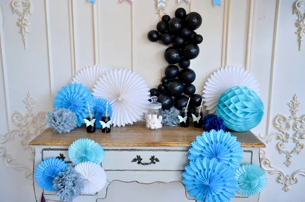 Süslemeleri tatil partisi için. Bir sürü balonlar. Doğum günü dekorasyon fikirleri. 