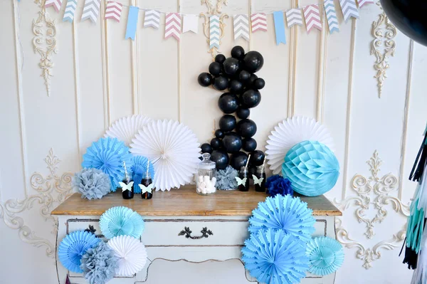 Süslemeleri tatil partisi için. Bir sürü balonlar. Doğum günü dekorasyon fikirleri. 