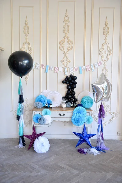 Süslemeleri tatil partisi için. Bir sürü balonlar. Doğum günü dekorasyon fikirleri. 