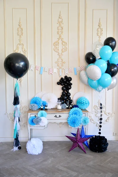 Süslemeleri tatil partisi için. Bir sürü balonlar. Doğum günü dekorasyon fikirleri. 