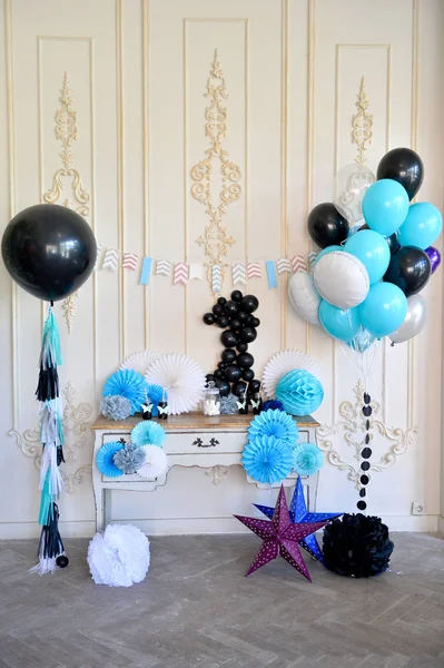 Süslemeleri tatil partisi için. Bir sürü balonlar. Doğum günü dekorasyon fikirleri. 
