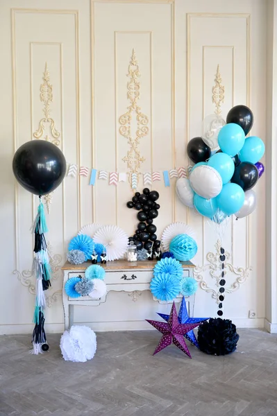 Süslemeleri tatil partisi için. Bir sürü balonlar. Doğum günü dekorasyon fikirleri. 