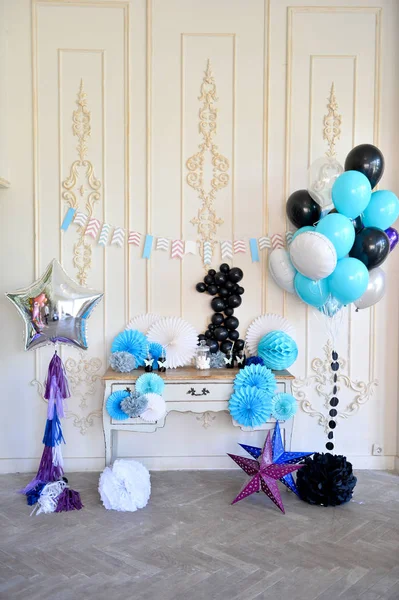 Süslemeleri tatil partisi için. Bir sürü balonlar. Doğum günü dekorasyon fikirleri. 