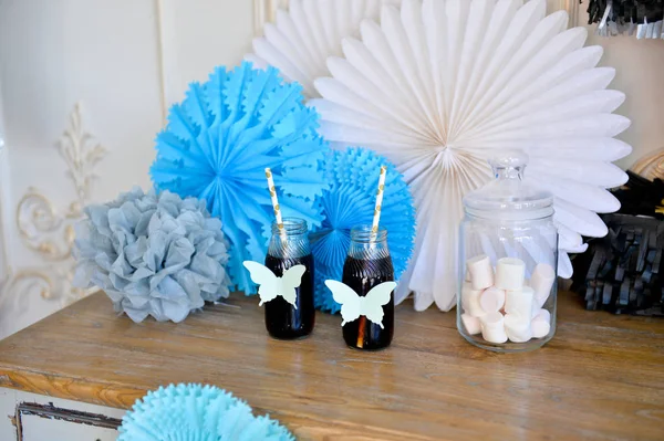 Süslemeleri tatil partisi için. Bir sürü balonlar. Doğum günü dekorasyon fikirleri. 