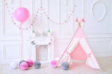 Çocuk Doğum günü. Süslemeleri tatil partisi için. Kız Doğum günü. Balonlar da çok. 
