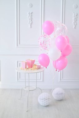 Yumruk Doğum günü. Bir sürü balonlar. Çocuk Doğum günü. Tatil partisi için süslemeler. 
