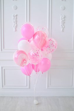 Yumruk Doğum günü. Bir sürü balonlar. Çocuk Doğum günü. Tatil partisi için süslemeler. 