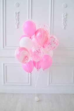 Yumruk Doğum günü. Bir sürü balonlar. Çocuk Doğum günü. Tatil partisi için süslemeler. 