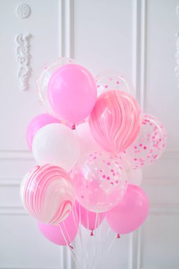 Yumruk Doğum günü. Bir sürü balonlar. Çocuk Doğum günü. Tatil partisi için süslemeler. 