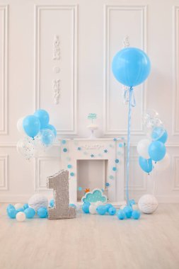 Çocuk Doğum günü. Süslemeleri tatil partisi için. Bir yıl Doğum günü süsleri. Tatil partisi için balon. 