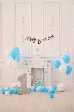 Çocuk Doğum günü. Süslemeleri tatil partisi için. Bir yıl Doğum günü süsleri. Tatil partisi için balon. 