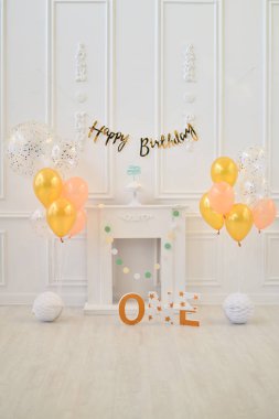 Çocuk Doğum günü. Süslemeleri tatil partisi için. Bir yıl Doğum günü süsleri. Tatil partisi için balon. 