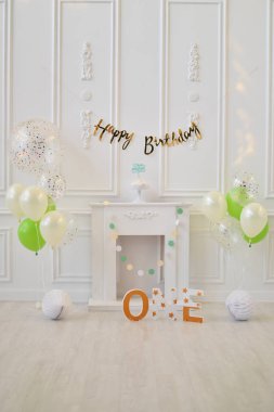 Çocuk Doğum günü. Süslemeleri tatil partisi için. Bir yıl Doğum günü süsleri. Tatil partisi için balon. 