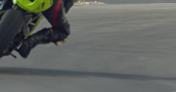 Slow motion of sport motorcycles making turns during a race — Stock Video