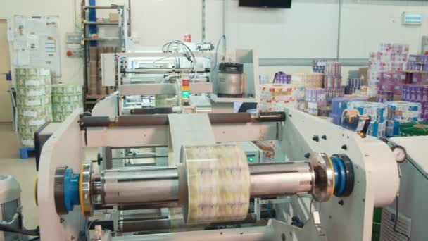 Imprensa de impressão trabalhando em alta velocidade em uma grande instalação de impressão — Vídeo de Stock