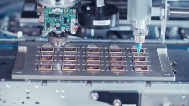 Otomatik Smt makine elektronik bileşenleri bir tahta üzerine yerleştirerek