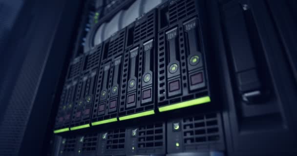 データ センターの大規模なコンピューター サーバー ルーム — ストック動画