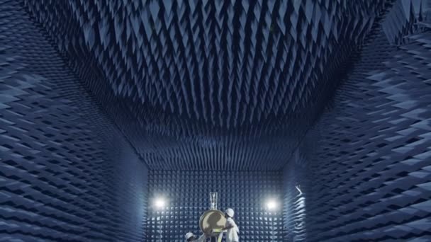 Бейт-Шин, 20 ноября 2018 года. Ученые тестируют радар в анехоической камере — стоковое видео