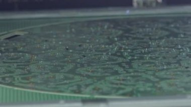 Smt bileşenleri bir devre kartı üzerindeki yerleştirerek makinenin yakın çekim