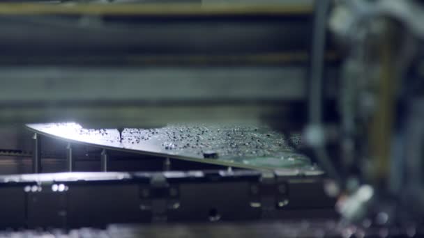 Tecnologia di montaggio superficiale SMT Machine posiziona i componenti su un circuito stampato — Video Stock