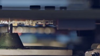 selektif dalga işlemi sırasında bir devre kartı üretim lehimleme